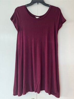 Women’s Burgundy Short Sleeve Swing Top